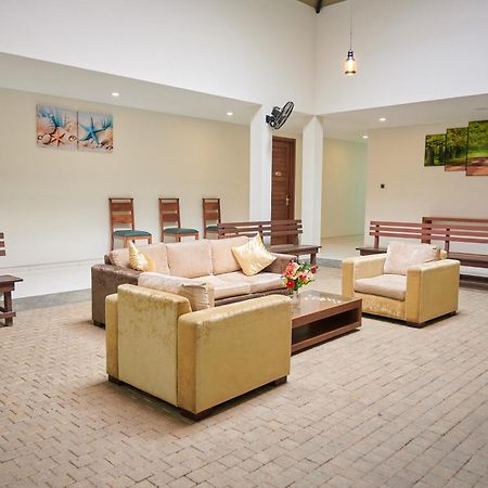 Kethumathee Hotel & Banquet Ratnapura Extérieur photo