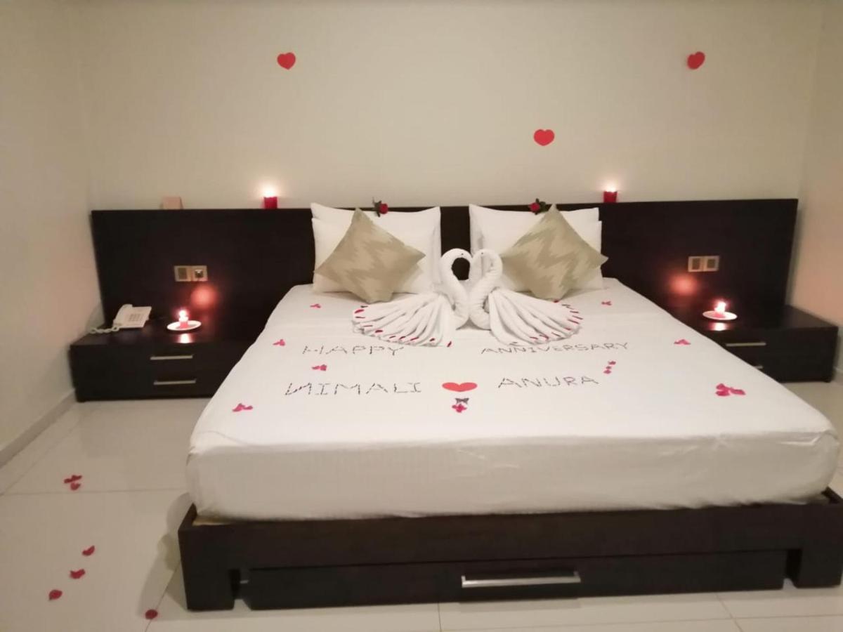 Kethumathee Hotel & Banquet Ratnapura Extérieur photo