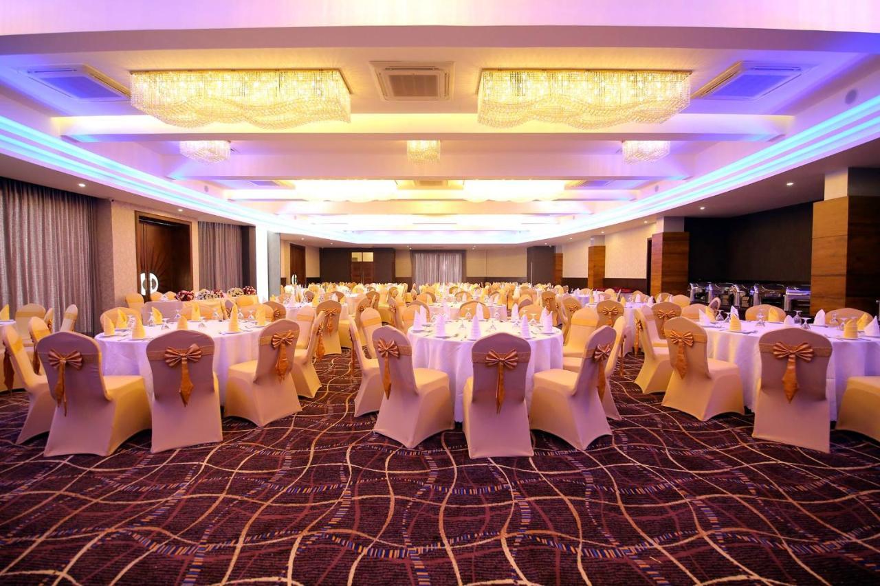 Kethumathee Hotel & Banquet Ratnapura Extérieur photo