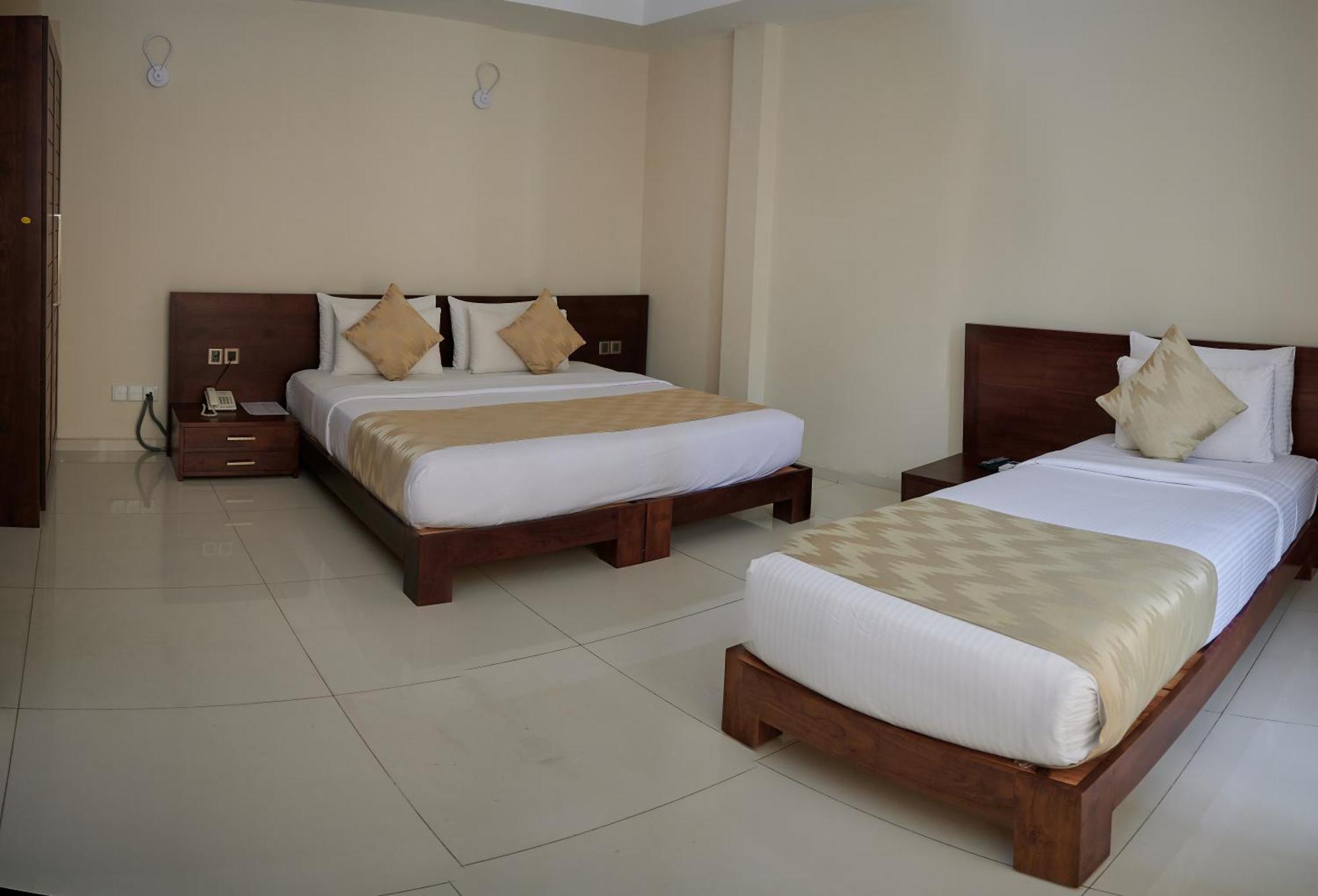 Kethumathee Hotel & Banquet Ratnapura Extérieur photo