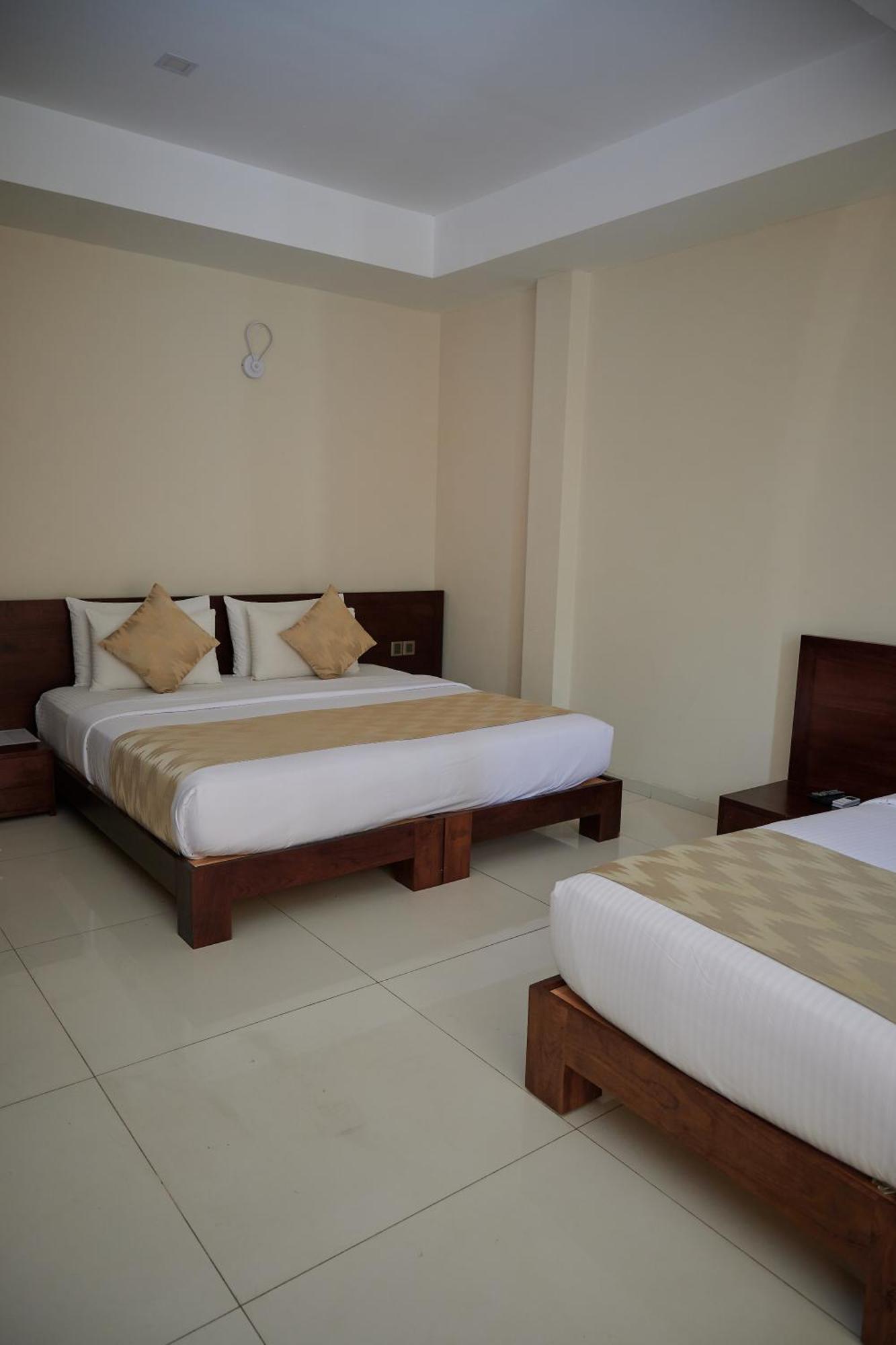 Kethumathee Hotel & Banquet Ratnapura Extérieur photo