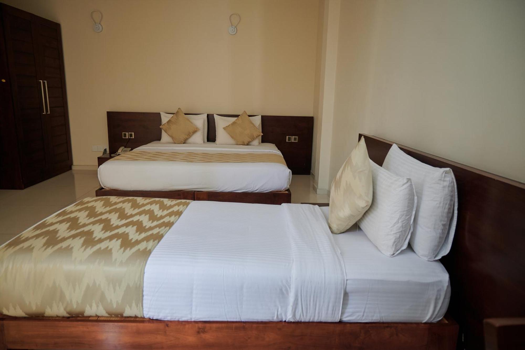 Kethumathee Hotel & Banquet Ratnapura Extérieur photo