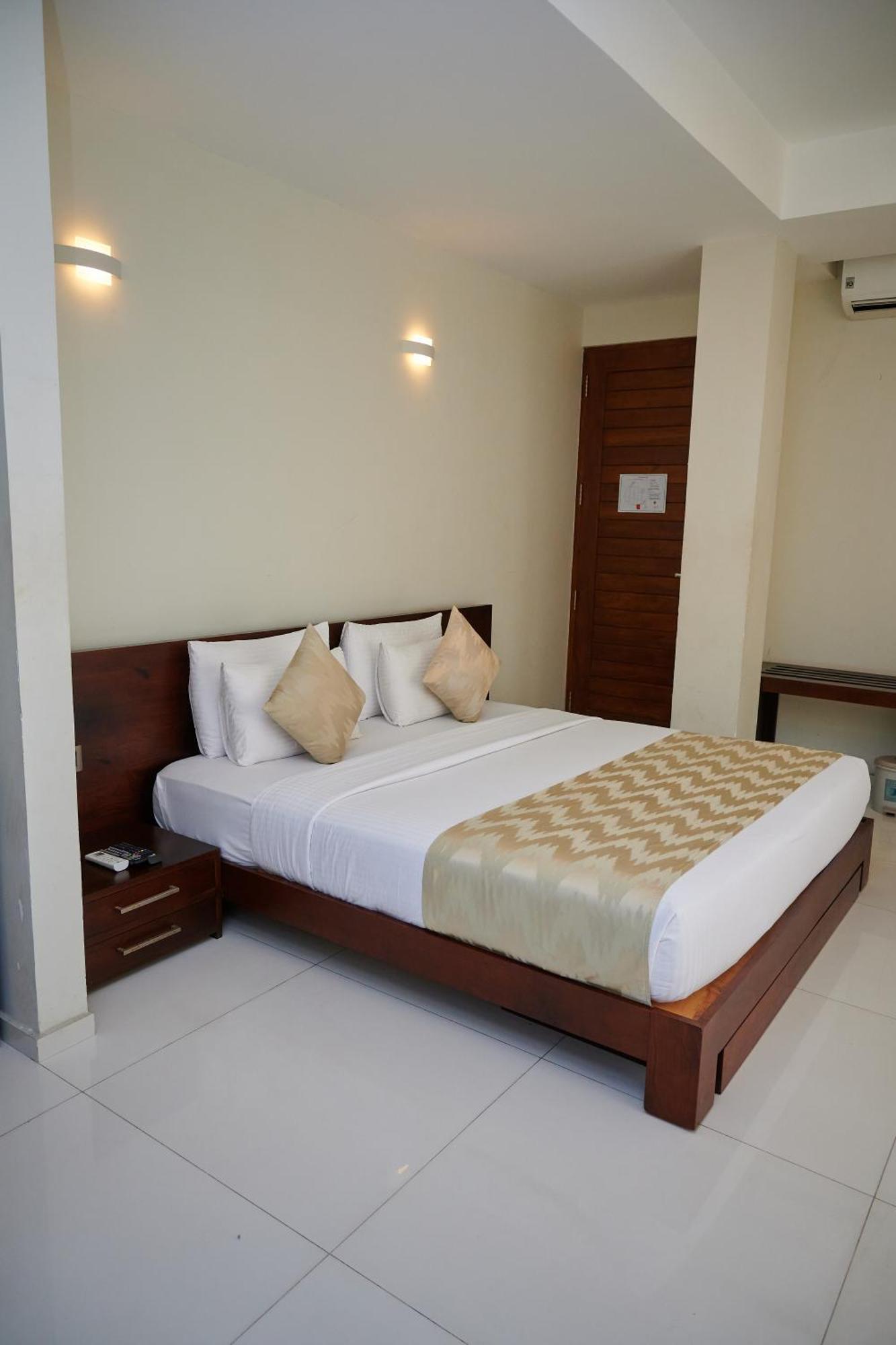 Kethumathee Hotel & Banquet Ratnapura Extérieur photo