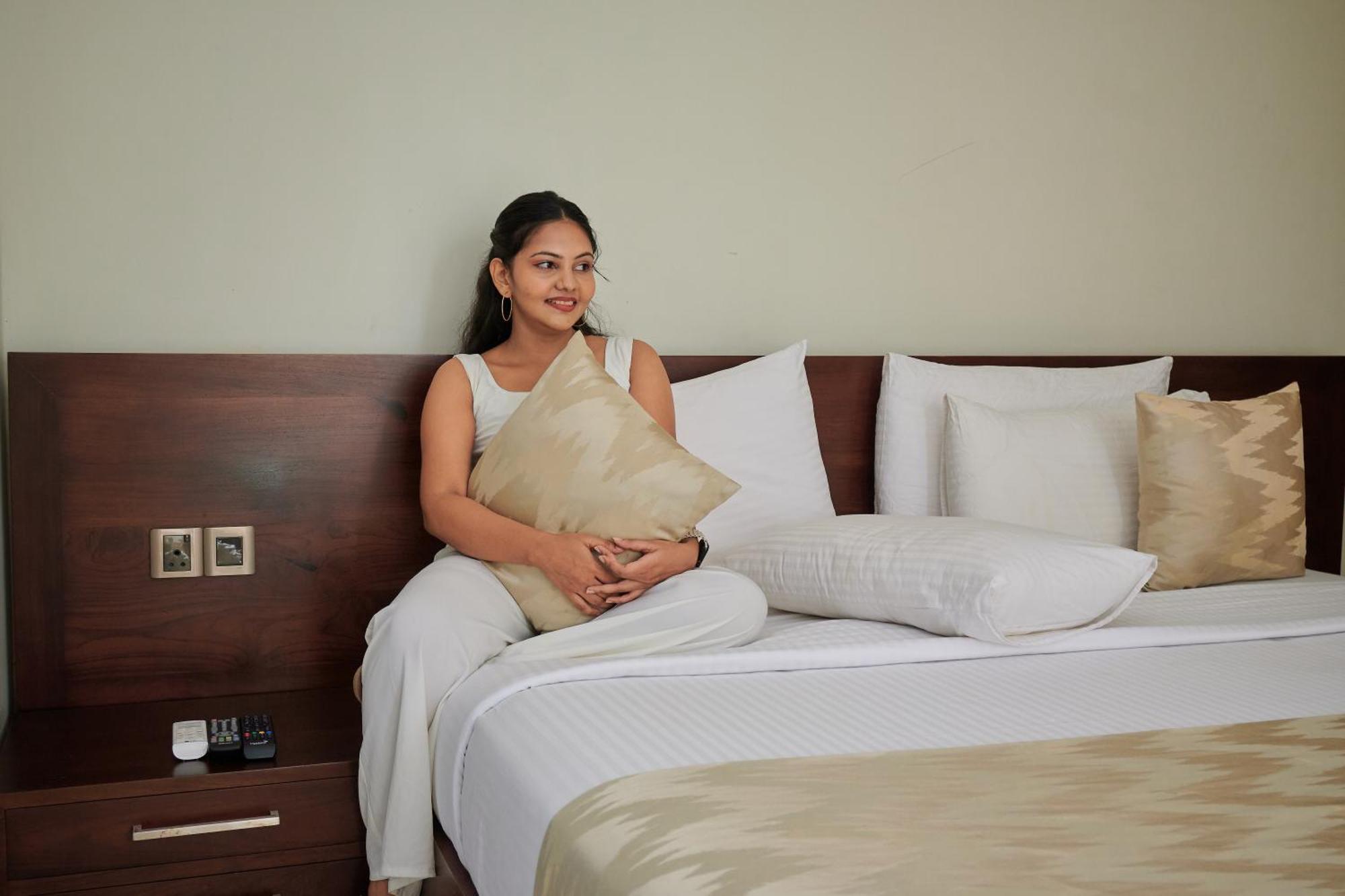 Kethumathee Hotel & Banquet Ratnapura Extérieur photo