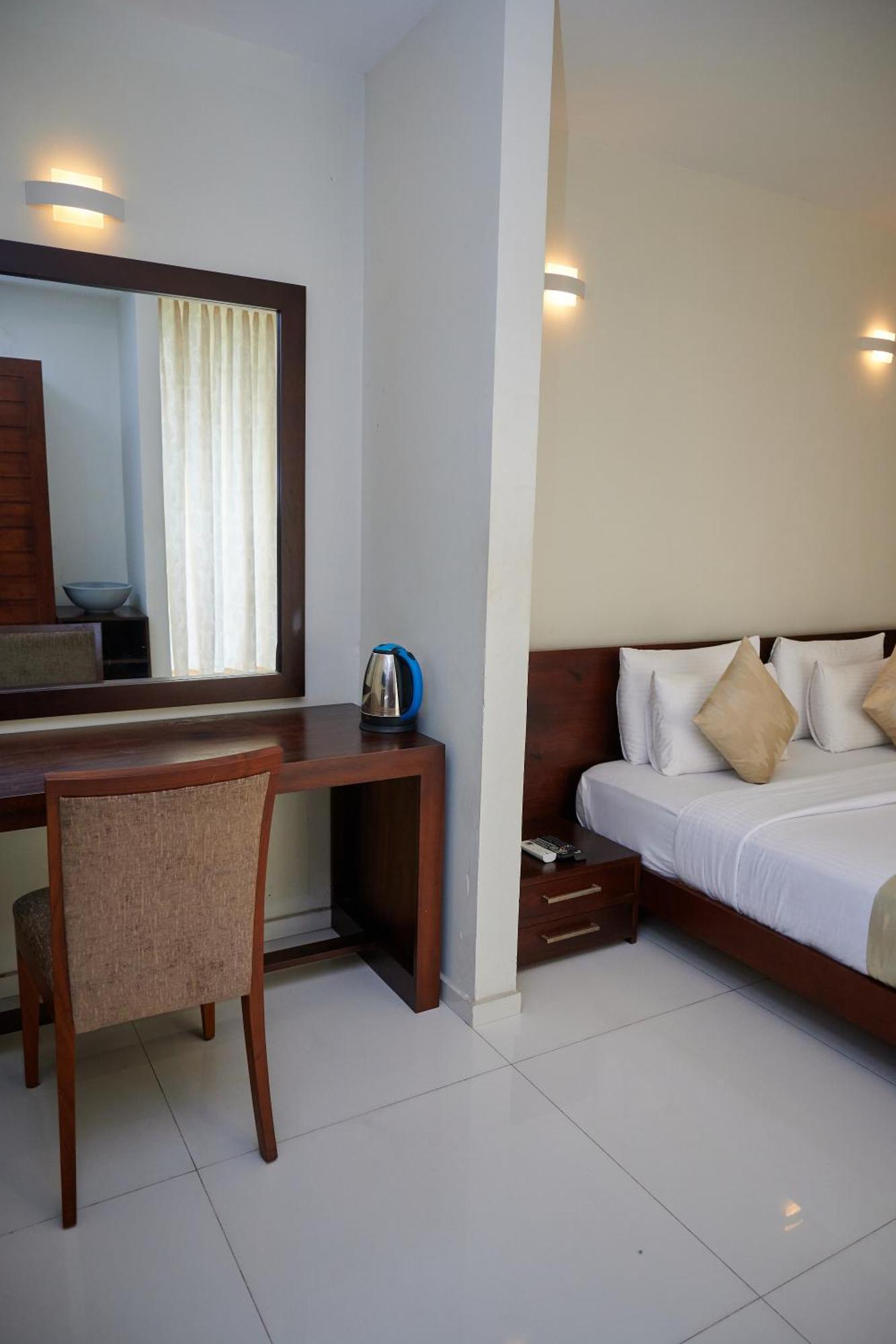 Kethumathee Hotel & Banquet Ratnapura Extérieur photo