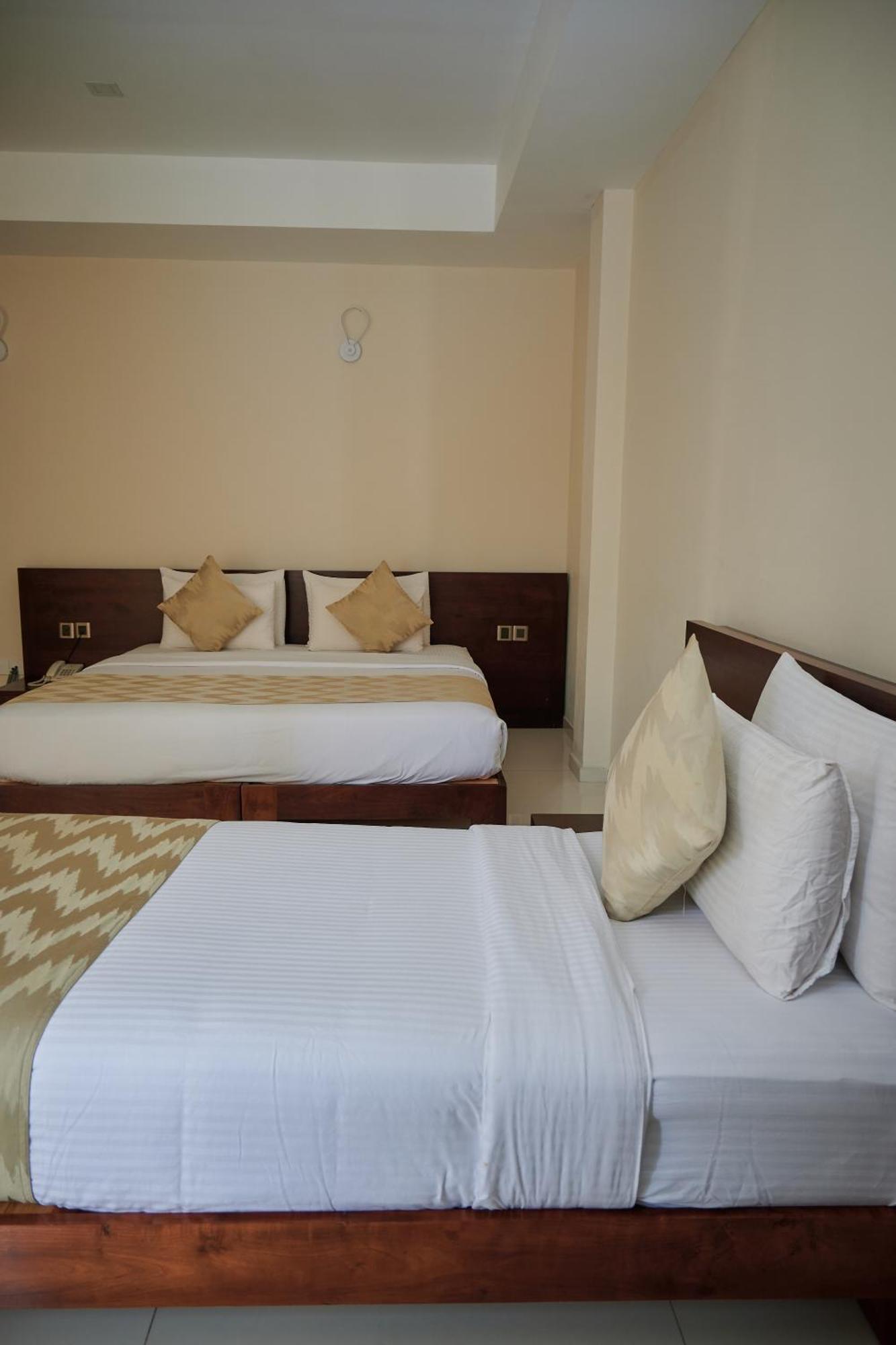 Kethumathee Hotel & Banquet Ratnapura Extérieur photo