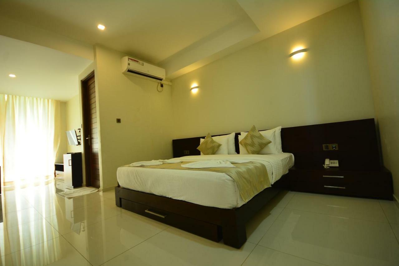 Kethumathee Hotel & Banquet Ratnapura Extérieur photo