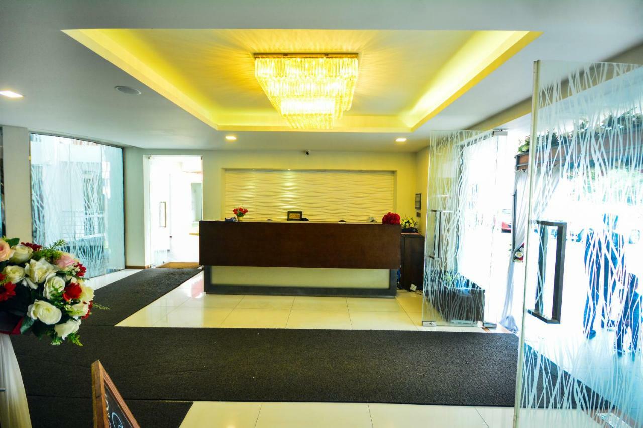 Kethumathee Hotel & Banquet Ratnapura Extérieur photo