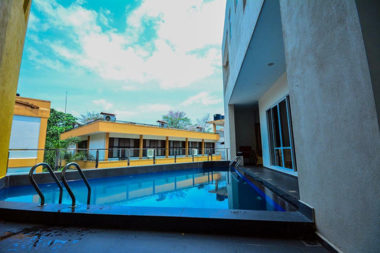 Kethumathee Hotel & Banquet Ratnapura Extérieur photo