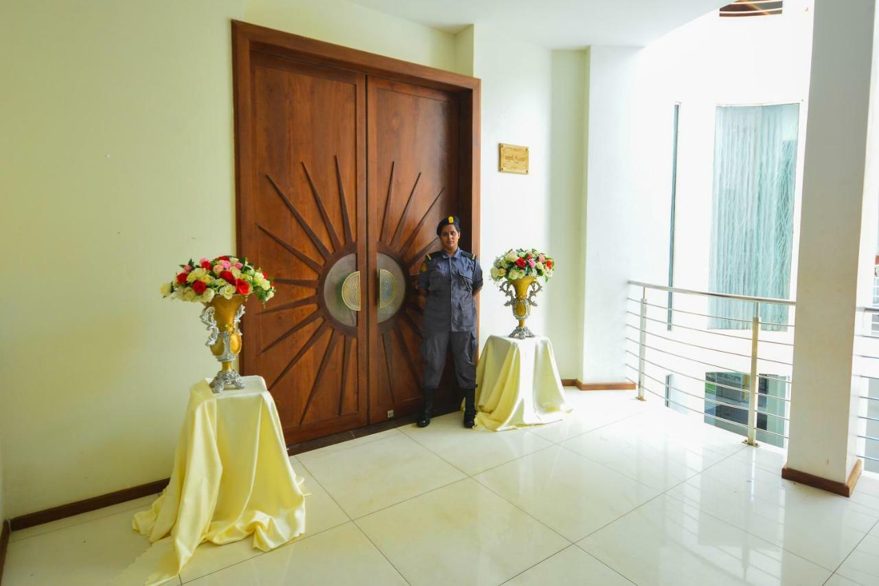 Kethumathee Hotel & Banquet Ratnapura Extérieur photo