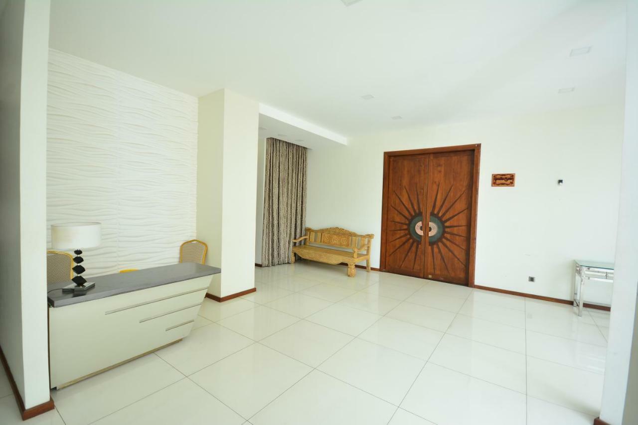 Kethumathee Hotel & Banquet Ratnapura Extérieur photo